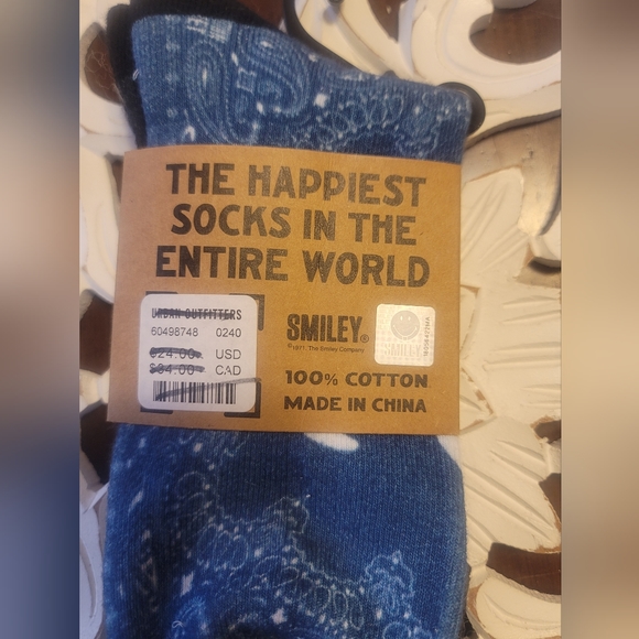 Urban Outfitters ChinaTown Market Smiley Socks - Picture 5 of 8